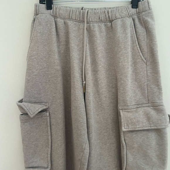 Abercrombie & Fitch Light Gray Cargo Joggers - Picture 7 of 12